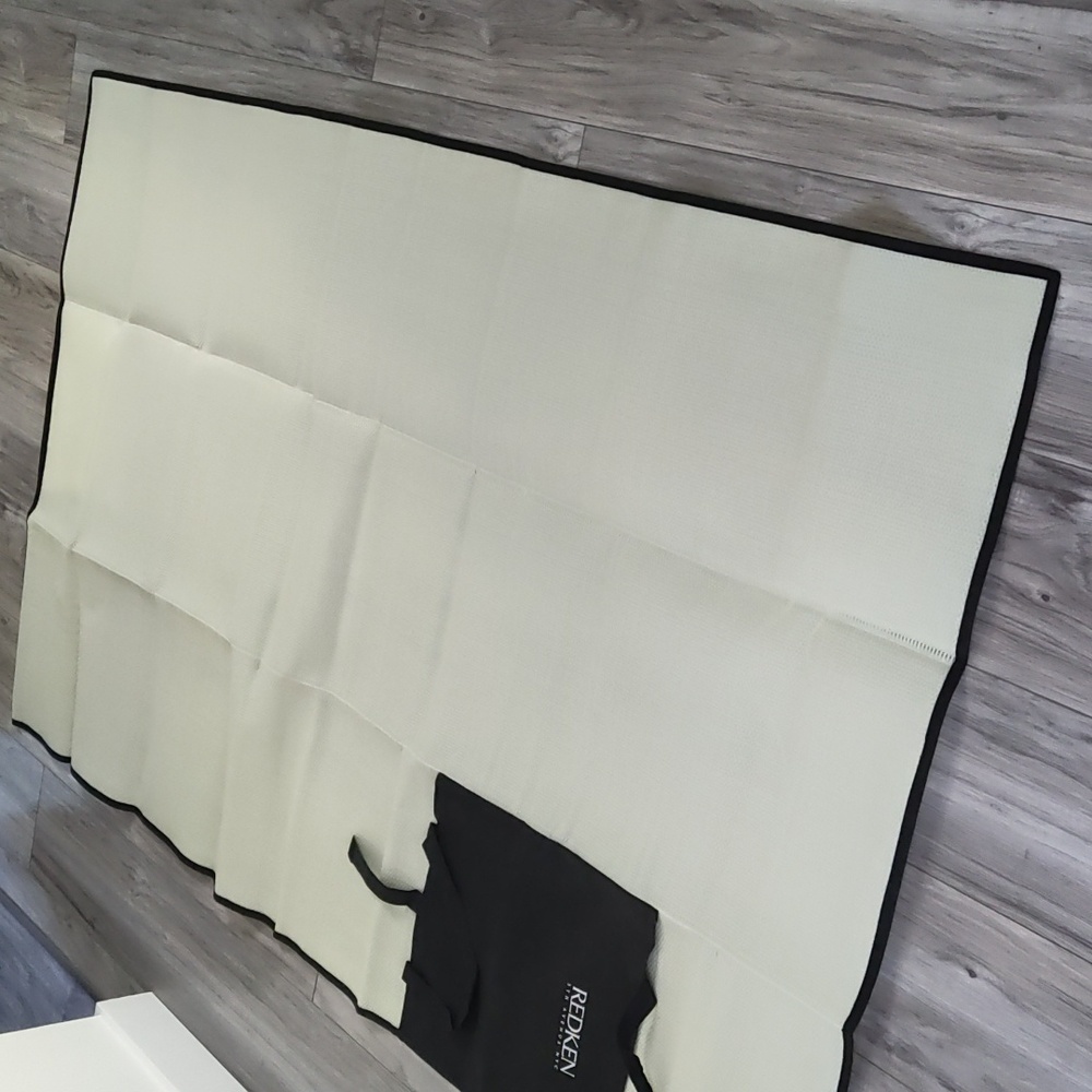 Large folding Beach Mat! Attached inflatable head pillow! 🏖️ - Picture 5 of 6